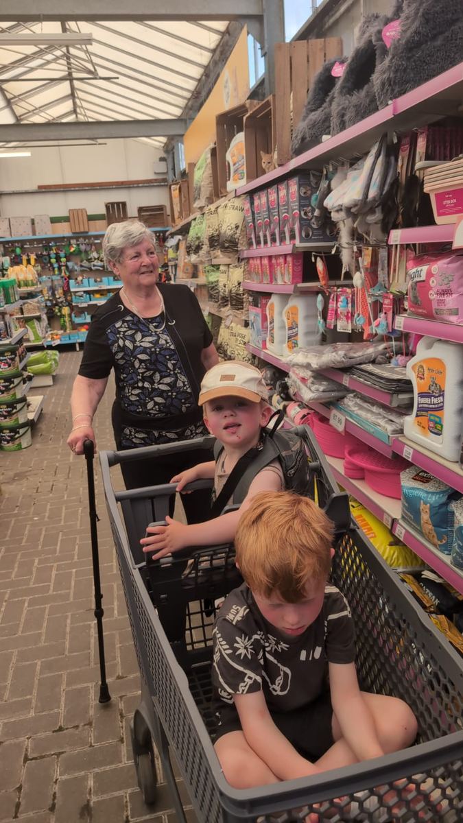 Partners in crime at the shops